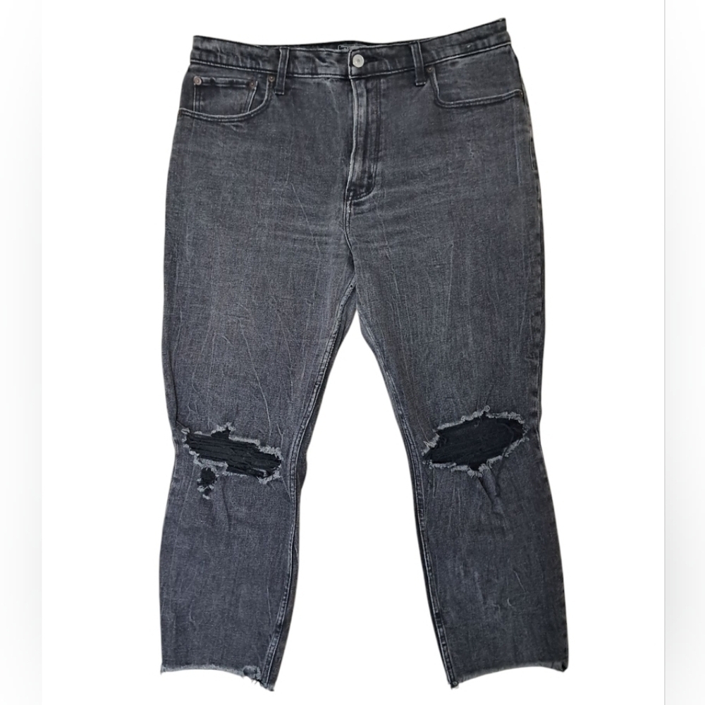 Abercrombie & Fitch Ultra High Rise Distressed Mom Jeans Size 33/16s (Short)